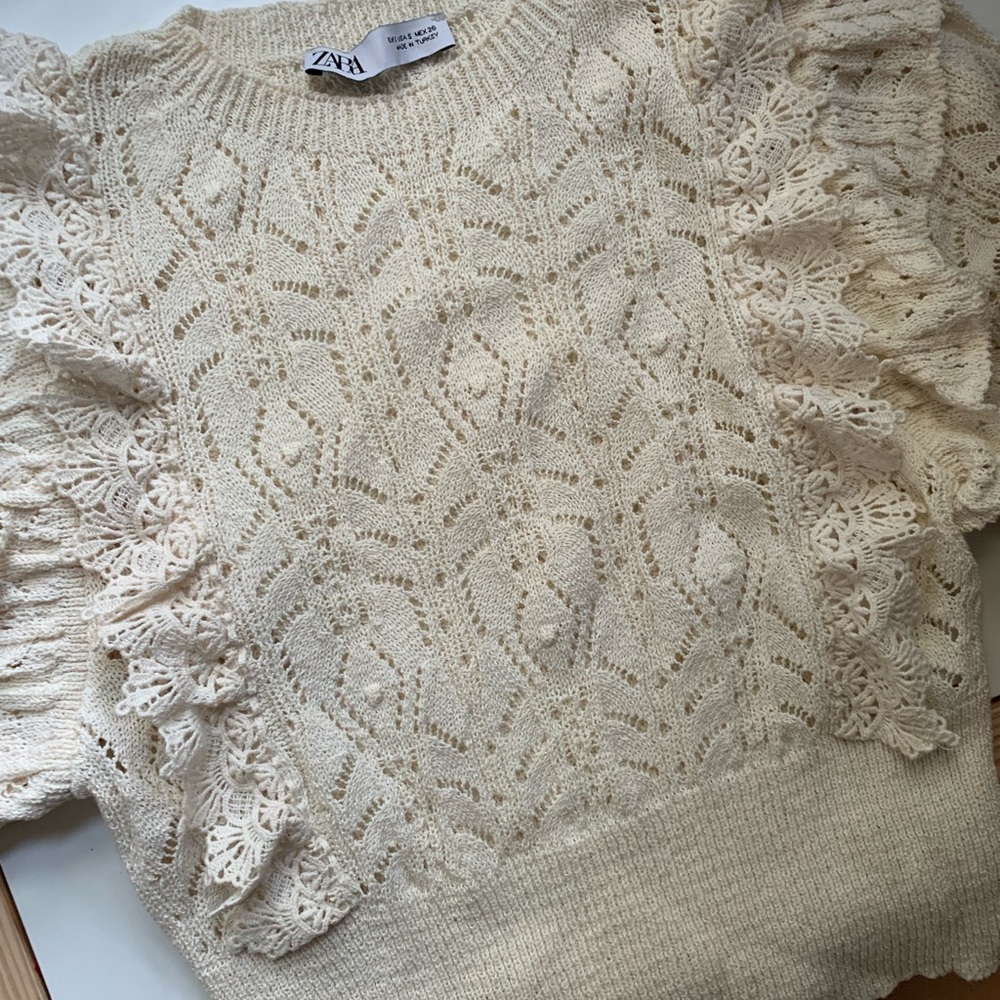 Zara Cream Crew Neck Sweater with Intricate Knit Design